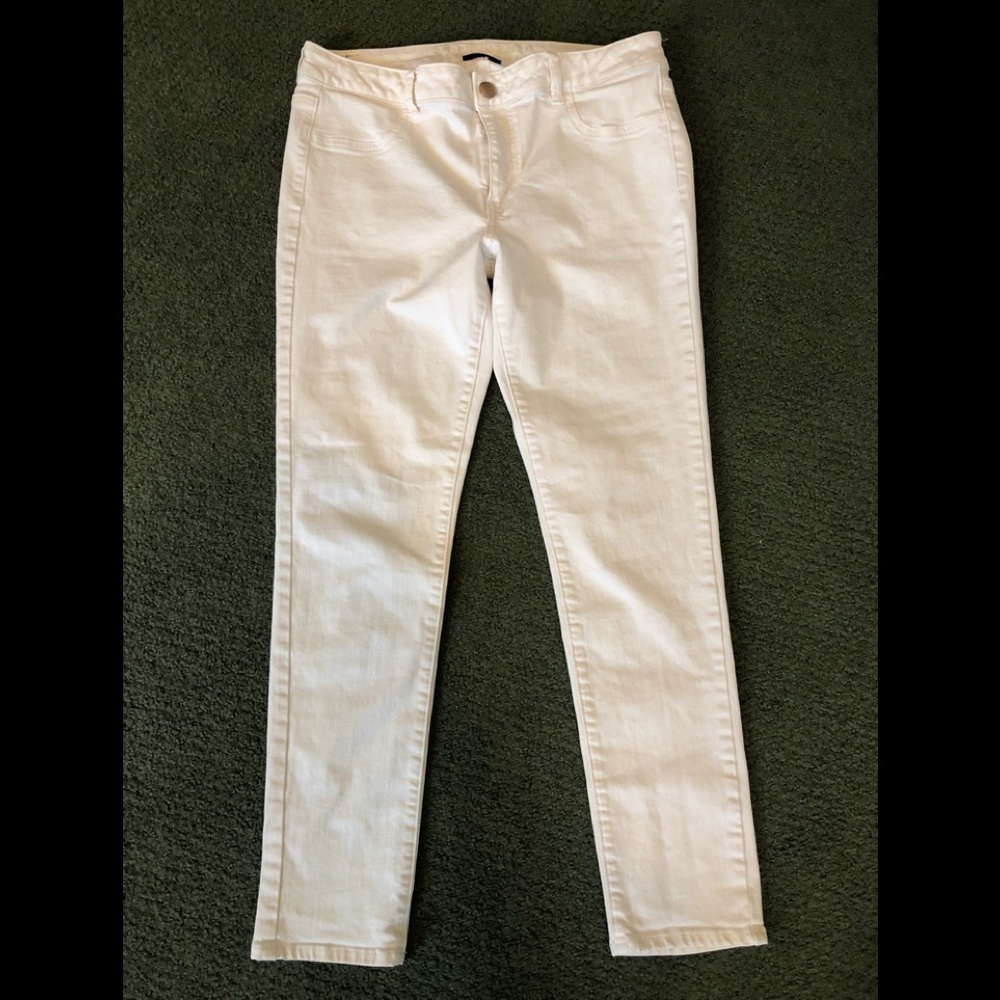 American Eagle white jeans.